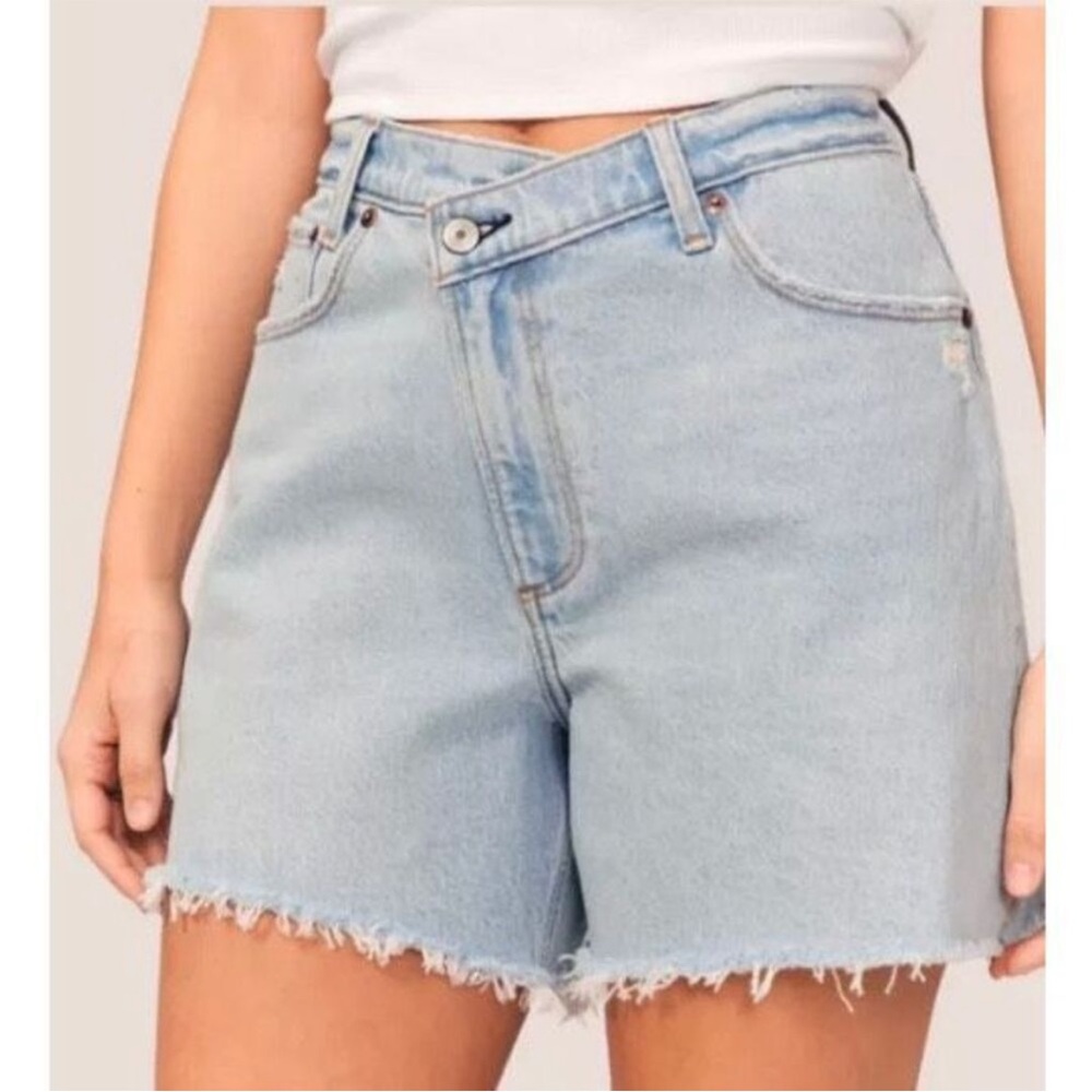 Abercrombie Curve Love High Rise Dad Shorts Size 29 Light Wash Crossover Waist